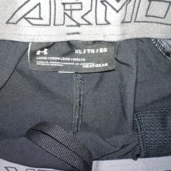 Men’s Under Armour Workout shorts - Picture 2 of 2